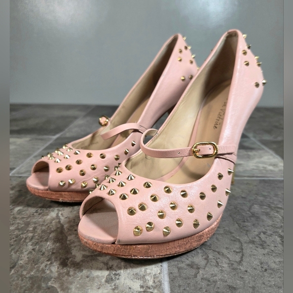 POUR LA VICTOIRE PINK SPIKED PLATFORM PEEPTOE HEELS. - Picture 2 of 12